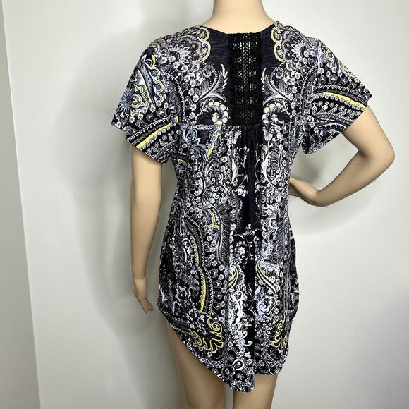 World Unity Patterned Lace Back Top - Picture 3 of 8